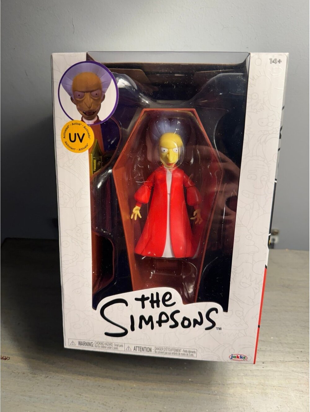 Jakks The Simpsons Vampire Mr. Burns UV Reactive Action Figure NIB 14+ Rar